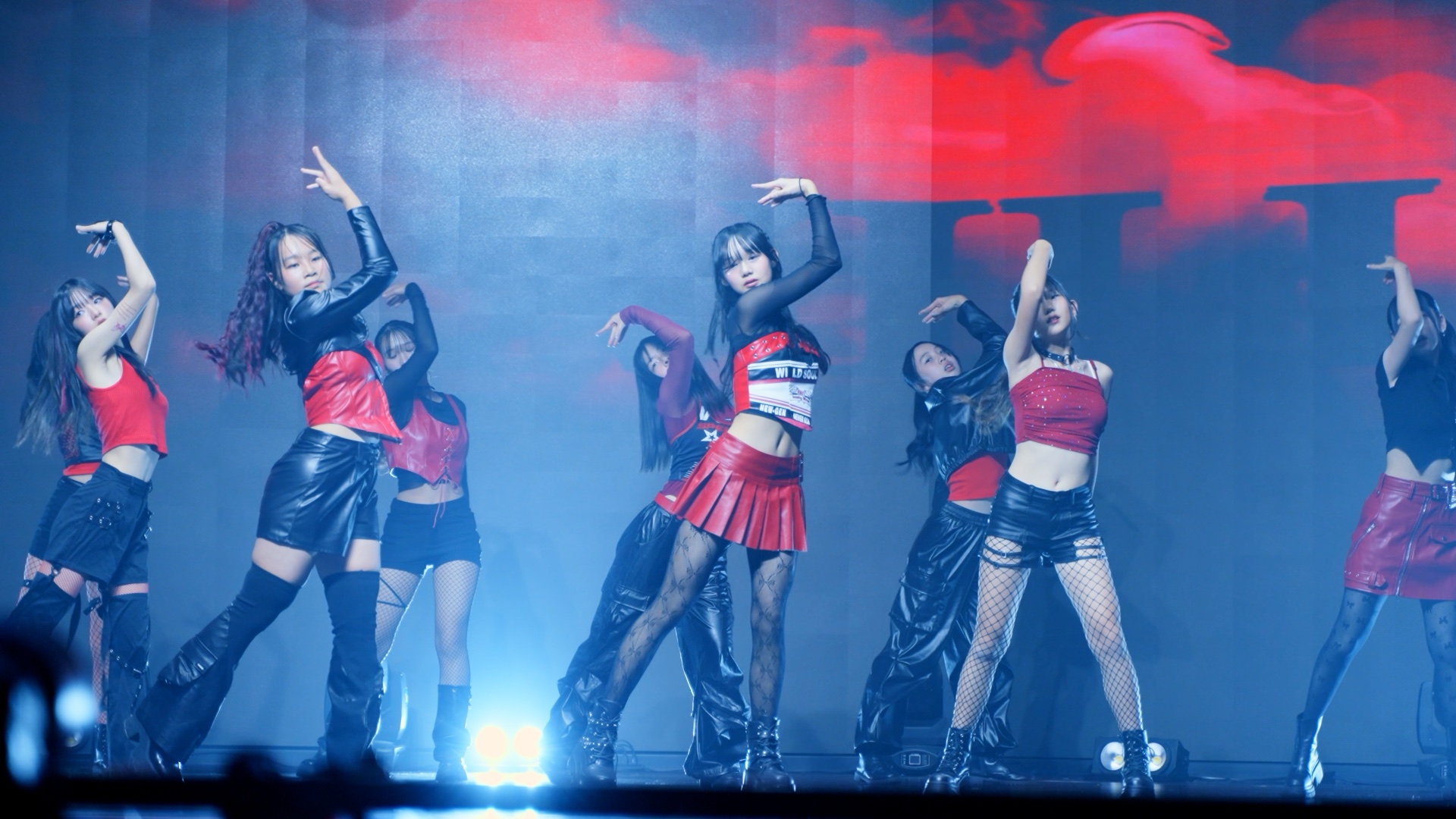 ステージで踊るKPOP強化クラス
